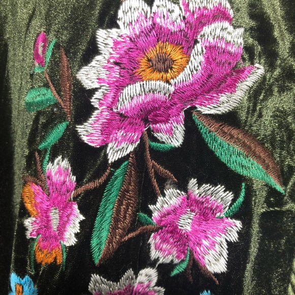 V-neck Velvet Balloon Sleeve Dress - Picture 8 of 10